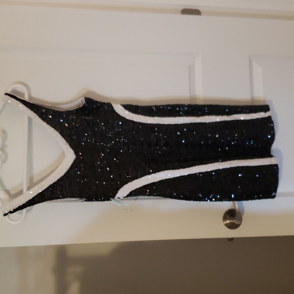 Sequence black and white dress . Brand is LA CITE'. size small